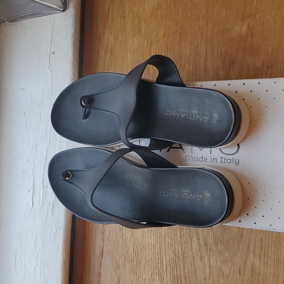 Sandals - Picture 3 of 5